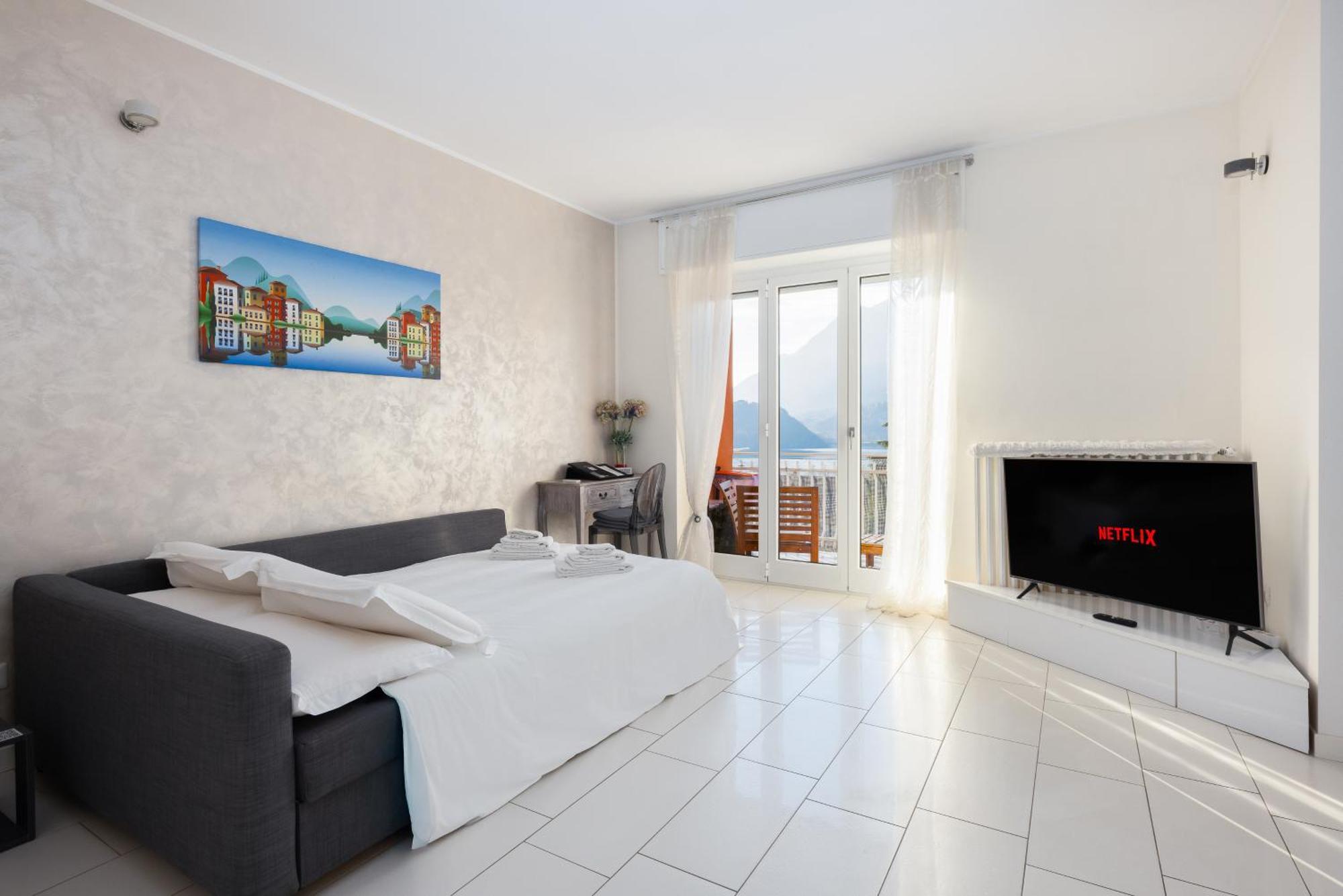 Terrazza Sul Lago - Open Space E Netflix Lecco Luaran gambar